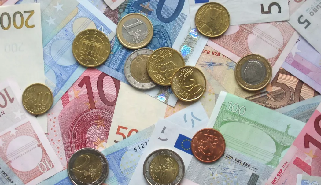 Banking: Leul își umflă mușchii în fața euro, a dolarului și a francului elvețian - 1-1775478630.webp