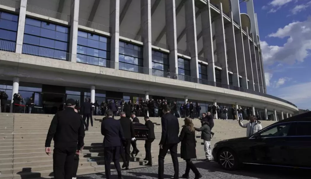 Ultimul omagiu pentru Mircea Lucescu. Sicriul a fost depus la Arena Națională