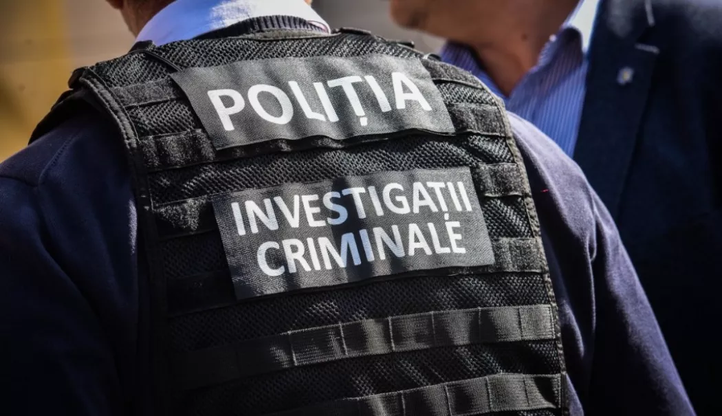 Crimă în familie. Un bărbat de 47 de ani a murit după ce un tânăr de 18 ani a aruncat cuțitul spre el