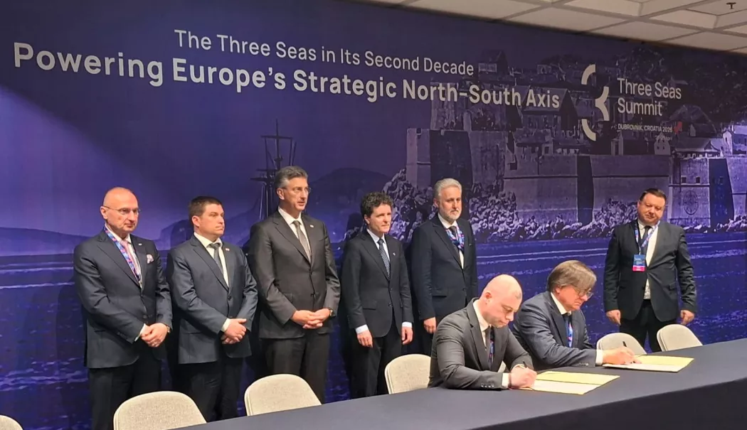 Portul Constanța și Portul Rijeka semnează un acord strategic la Summitul Inițiativei celor Trei Mări - 1-1777377453.webp