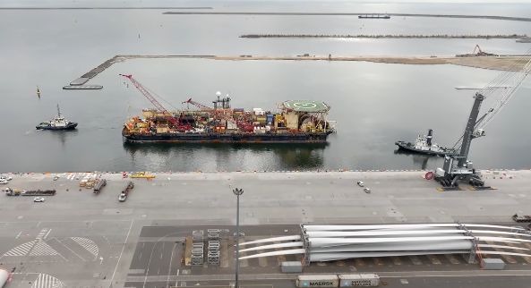 Proiectul Neptun Deep. Au început lucrările de instalare a conductei de gaze în Marea Neagră - 1-1777900062.webp