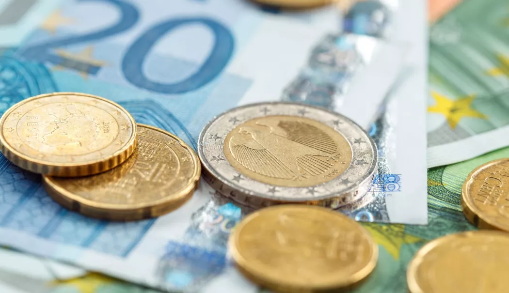 BNR: Leul s-a depreciat vineri în raport cu principalele valute - 1-1778858410.webp