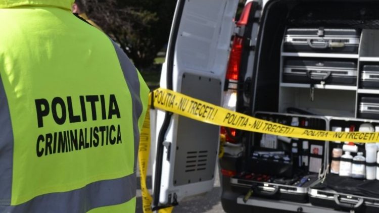 Destin frânt la 16 ani. A căzut de pe terasa unui bloc în timp ce făcea poze