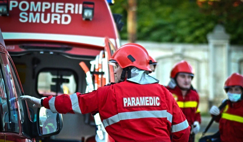 Mobilizare de forțe după un accident cu patru mașini și zece persoane implicate