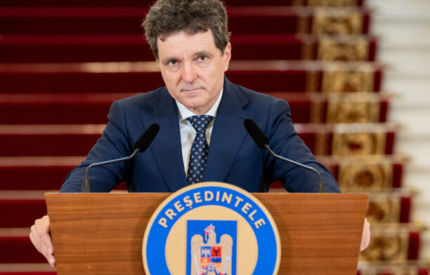 Foto - Nicușor Dan a semnat decretul de desemnare a lui Adrian Veștea pentru funcția de prim-ministru