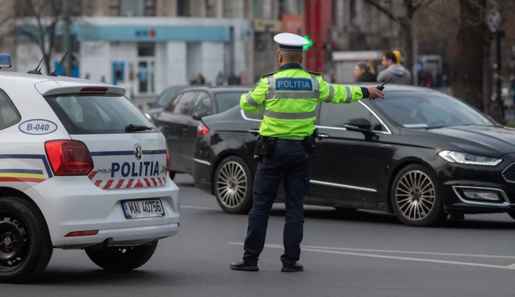 Profesor trimis în judecată după ce a oferit mită unui polițist pentru a scăpa de amendă - 1-1784444749.webp