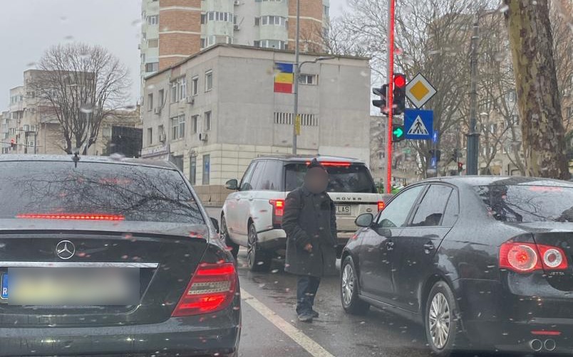 Polițiștii locali constănțeni atrag atenția: Spune STOP exploatării și cerșetoriei! - 1-2-1773910095.webp