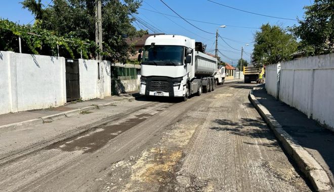 Lucrările de reabilitare a carosabilului în cartierul Palazu Mare continuă - 1-3-1691142202.jpeg