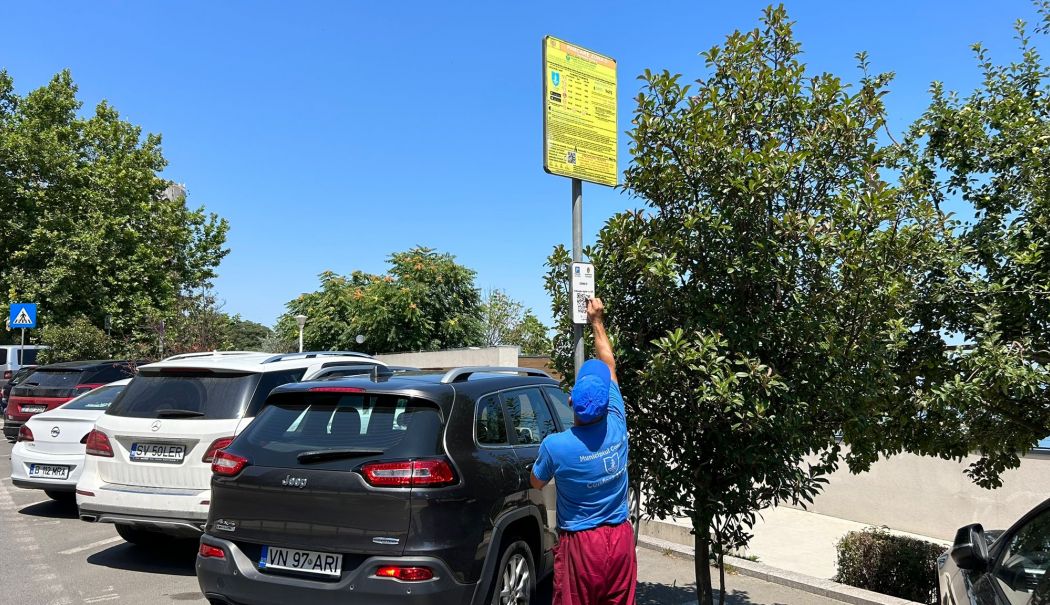 Atenție, șoferi! Se suspendă temporar plata parcării prin scanarea QR