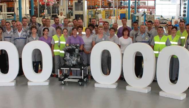 Motiv de sărbătoare la Dacia: 100.000 de motoare TCe 90 fabricate - 100000motoaretce-1374053075.jpg