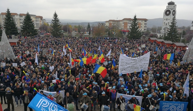 10.000 de sindicaliști de la Mioveni au protestat împotriva 
