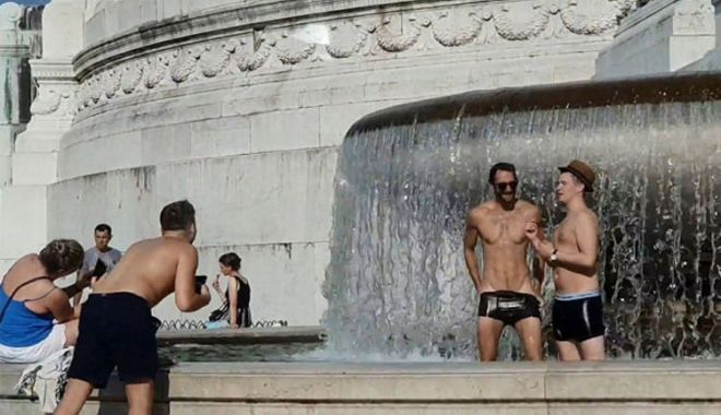 AMENDĂ de 500 de euro, de la 1 iulie, pentru turiștii care se plimbă în costum de baie, pe stradă