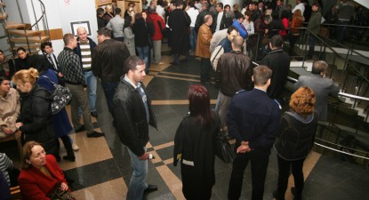 Zeci de angajați ai Primăriei Constanța au luat cu asalt Palatul de Justiție (galerie foto) - 101180692de1fe87cdd69b3968ec067e.jpg