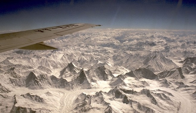 24 de alpiniști, găsiți morți - 1024pxhimalayanmountainsfromair0-1413440498.jpg