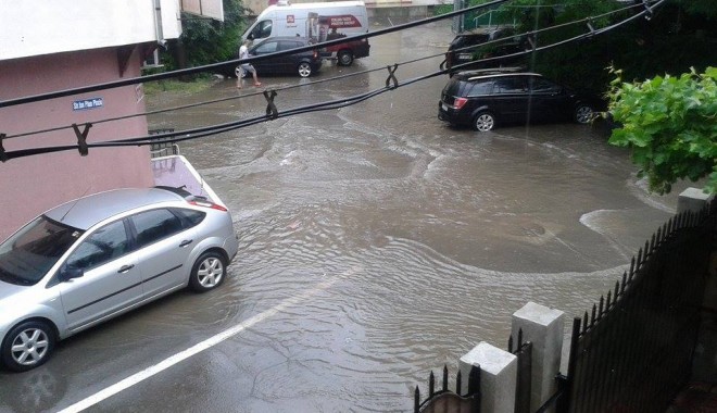 UPDATE. CONSTANȚA SUB APE: Zeci de străzi, gospodării și instituții publice sunt inundate! Canalizările nu mai fac față! GALERIE FOTO - 10301960660747650673674341750605-1403006869.jpg