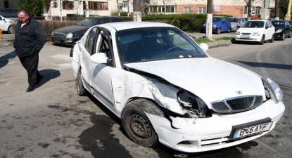 Constatarea amiabilă a accidentelor îi aruncă pe șoferi din curtea poliției în ograda asiguratorilor - 1087e958e1f1eb9ef2cd21cb270bb30b.jpg