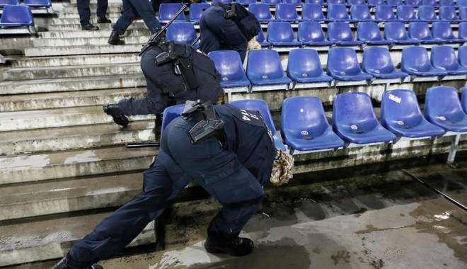 La un pas de masacru! Trei bombe, găsite pe stadionul unde urma să se joace Germania - Olanda - 10883501280x720-1448198935.jpg