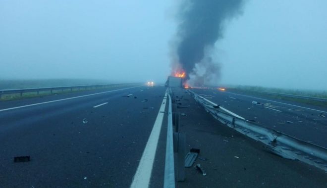 GALERIE FOTO / Accident grav pe Autostrada Arad-Nădlac. Au fost implicate trei TIR-uri, unul a luat foc - 10973234711488583121434179578713-1595226418.jpg