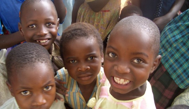 Dăruiți o șansă la viață copiilor din Africa! - 10augustworldvision-1312977455.jpg
