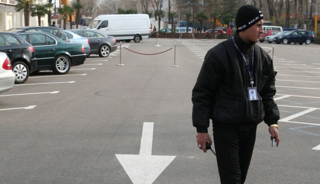 Agenții de pază, controlați de polițiștii Secției 2 - 10decembriepolitistiverificarila-1386683938.jpg