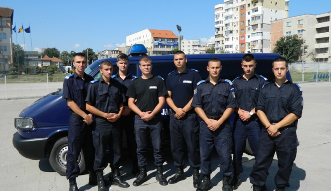 PREMIERĂ! ISU DOBROGEA și JANDARMERIA, OFERTE DE MUNCĂ PENTRU ABSOLVENȚI! - 10iuliejandarmipromotianoua13734-1508320744.jpg