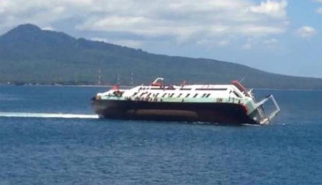 10 persoane au dispărut după ce ferry-boat-ul 