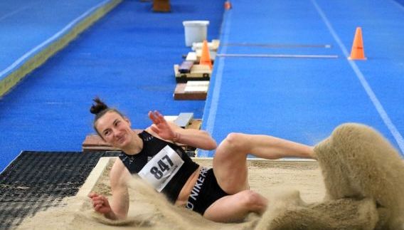 Atletism / După o pauză de doi ani, a sărit 13,64 metri! Andreea Taloș Panțuroiu a revenit în arenă - 11-1643724429.jpg