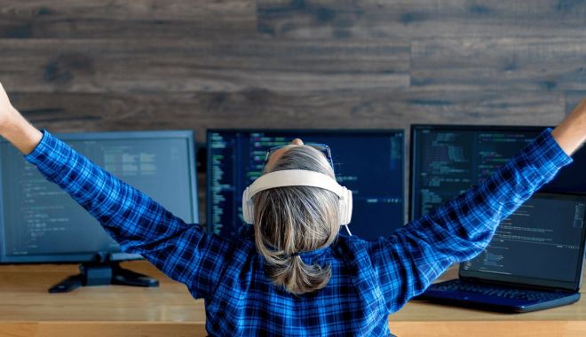 Bestjobs: O treime dintre angajaţi lucrează exclusiv remote, 40% merg zilnic la birou - 11-1688042835.jpg