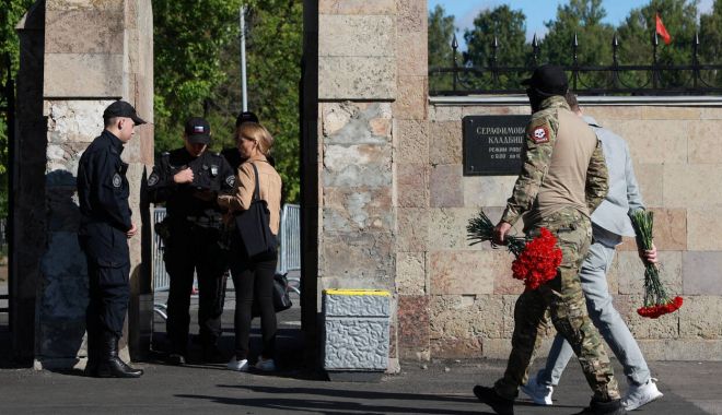 Măsuri de securitate întărite la cimitirul Serafimovskoe din Sankt Petersburg, unde se crede că va fi înmormântat Prigojin - 11-1693313807.jpg