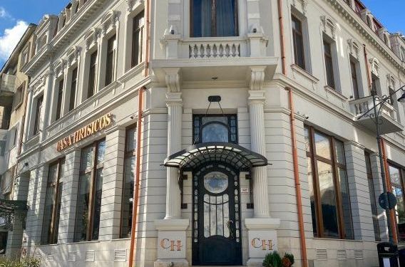Piaţa imobiliară: Casa Hrisicos, scoasă la vânzare pentru 3,6 milioane de euro - 11-1693827362.jpg