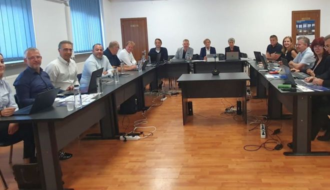 CERONAV: Cibernetica, subiect provocator pentru profesorii şi formatorii din domeniul navigaţiei maritime şi fluviale - 11-1696422326.jpg