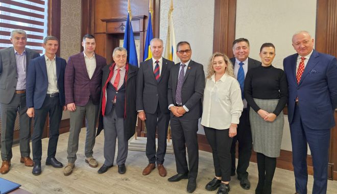Noul ambasador al Indoneziei, Meidyatama Suryodiningrat, vizită în Portul Constanţa - 11-1703159141.jpg
