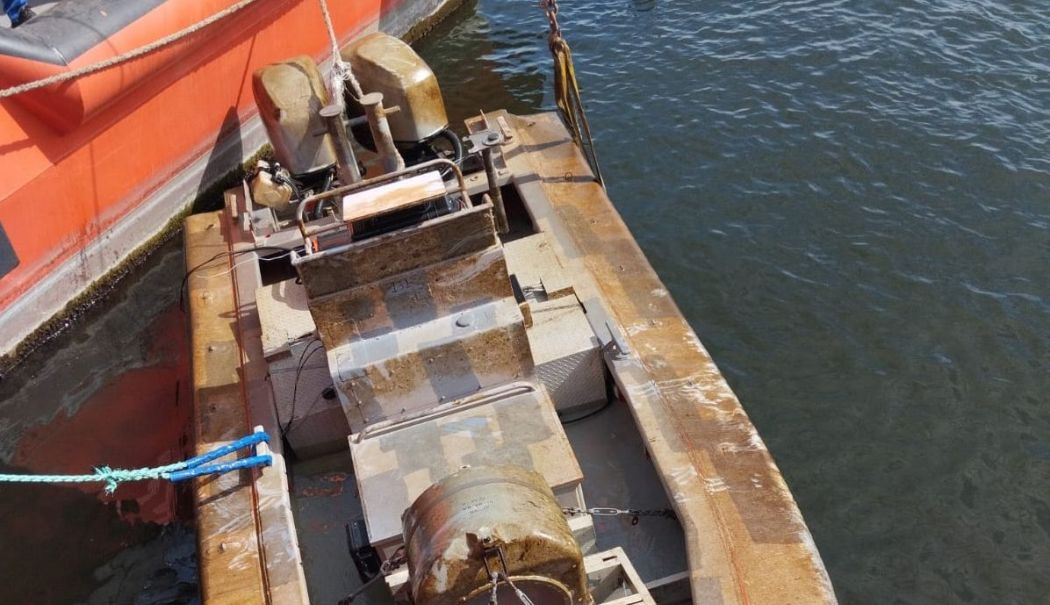 Ambarcaţiunea răsturnată în largul Mării Negre şi recuperată de ARSVOM este o dronă maritimă - 11-1712304009.jpg