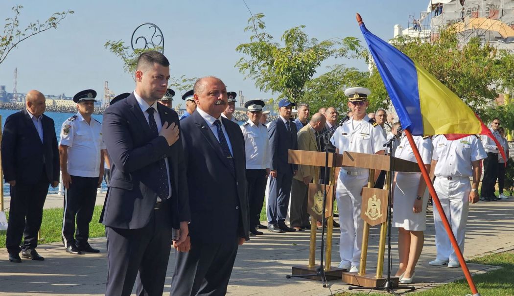 Administraţia Porturilor Maritime: Omagiu adus eroilor marinari, pe faleza din Constanţa