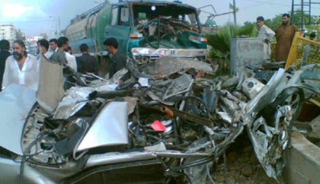 CARNAGIU PE ȘOSEA! Cel puțin 30 de morți, în urma unui grav accident rutier - 11106pakistan03794200-1476686761.jpg