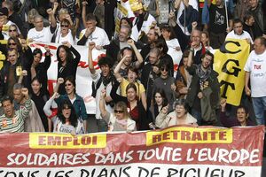 Salariații francezi au protestat împotriva austerității! - 11141901421983359-1352933869.jpg