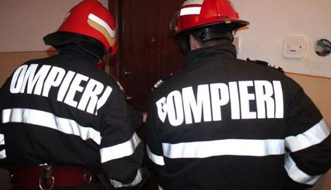 Cadavru în descompunere găsit de pompieri! La intervenție o femeie a sărit de la etaj - 11157-1560576973.jpg