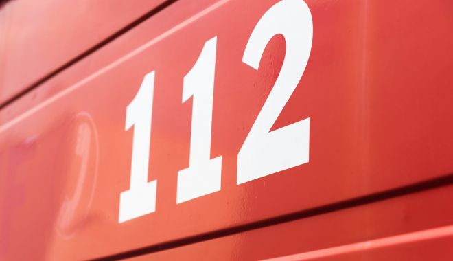 Elevă de 16 ani, dusă cu ambulanţa la spital după ce a leşinat în toaleta liceului - 112rosuscaled-1671195473.jpg