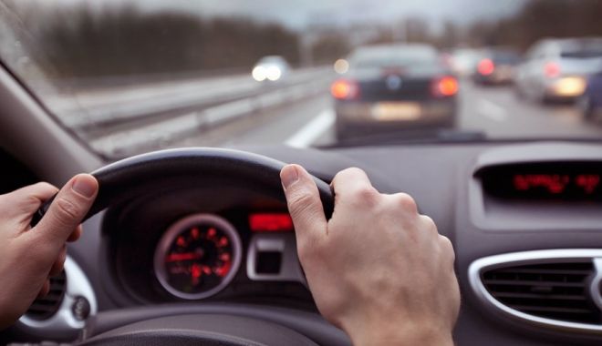 Creierul crede că suntem otrăviți când mergem cu mașina - 1140distracteddrivingtipsintroim-1556392695.jpg