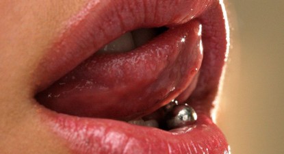 Piercing-ul în limbă, periculos pentru sănătate - 1158bf1554583e16f7aad791a43f369a.jpg