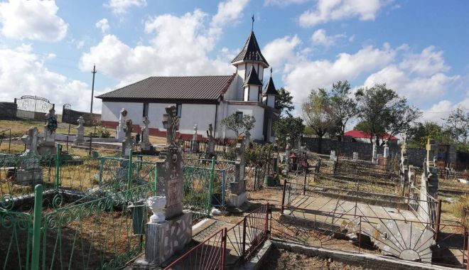 IPS Teodosie sfințește biserica 