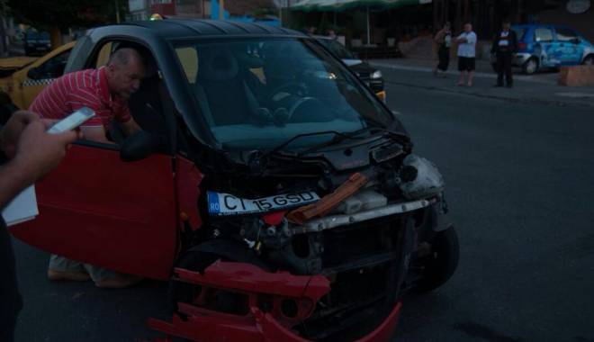 Galerie foto. Accident rutier în Constanța, provocat de un taximetrist. DOUĂ VICTIME! - 11815997931888920212100206376460-1438500418.jpg