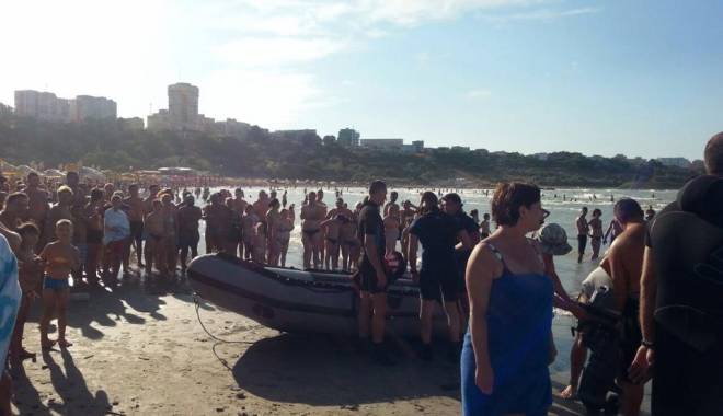 VIDEO. Weekend negru pe litoral! Opt turiști au murit înecați! Alții, dați dispăruți - 11846218935101123224213101011067-1439108208.jpg