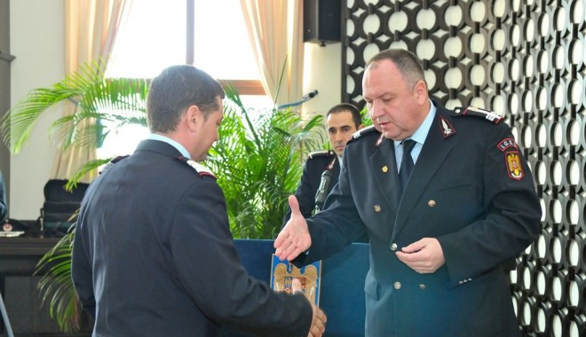 Diplome de merit pentru pompierii constănțeni - 11ianuariediplimedemeritpompieri-1357910421.jpg