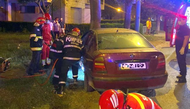 Accident în Mamaia. Un șofer a intrat cu mașina în copac! - 12-1594966751.jpg