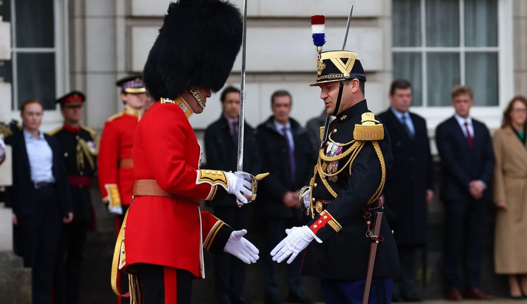 Schimb de parade a gărzilor la palatele Élysée şi Buckingham, la marcarea a 120 de ani de Antantă Cordială - 120-antanta-1712593752.jpg