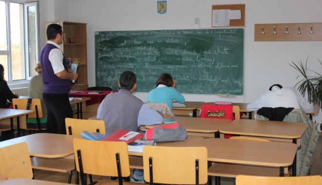 Sute de școlari constănțeni, întorși la ore cu păduchi și roșu în gât - 1200descolaribolnavi1349874755-1413366387.jpg