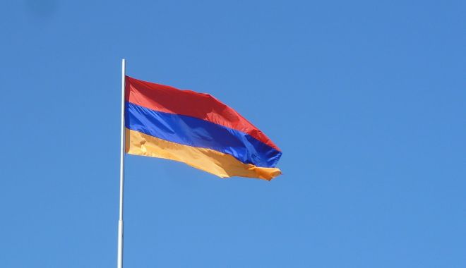 Drapelul Republicii Armenia, arborat pe fațada Muzeului de Istorie - 1200pxflagofarmeniainyerevan-1663598738.jpg