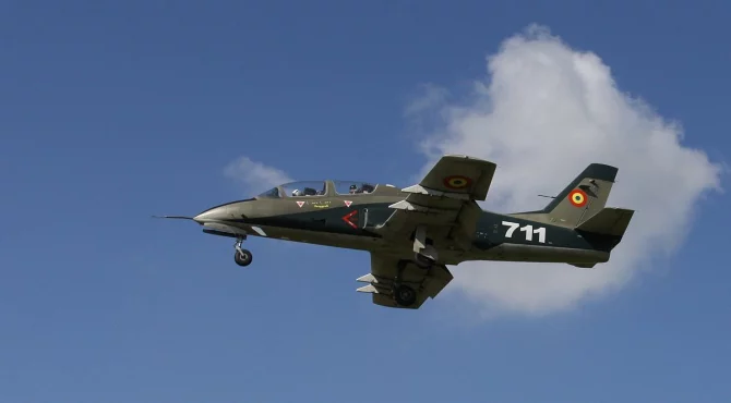 PREMIERĂ ÎN ARMATA ROMÂNĂ. Prima femeie pilot instructor pe avion echipat cu motor cu reacție - 1200pxiar9956615000-1539241958.jpg