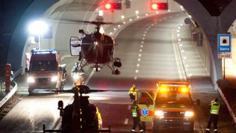 TRAGEDIE / 22 de copii au murit după ce un autocar a lovit un tunel - 120313tunnelbuscrash10p380380770-1331706093.jpg